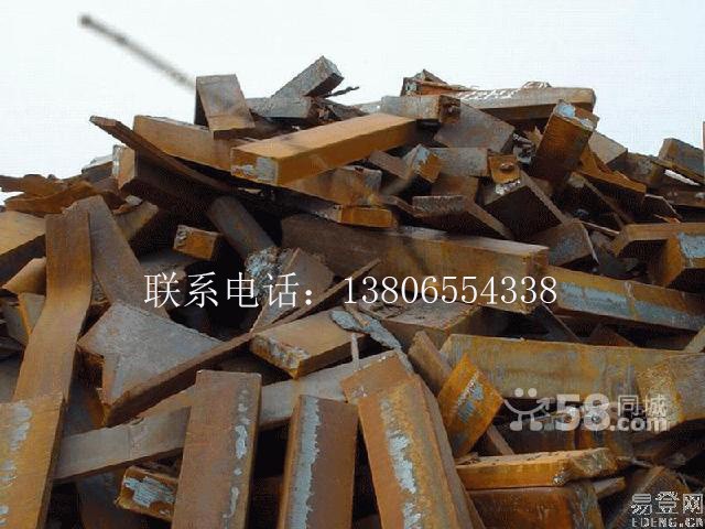 回收废旧铁块